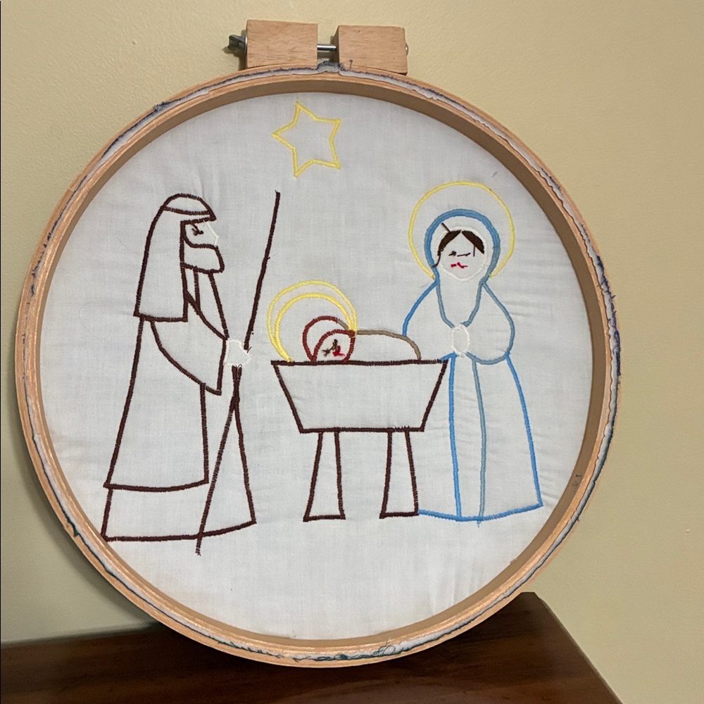 Vintage Embroidered Nativity Scene - Picture 9 of 10